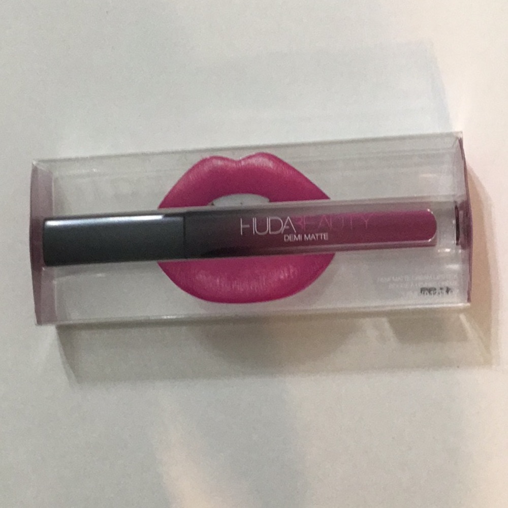 Huda beauty demi matte cream lipstick passionista